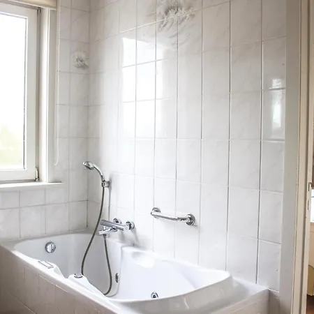 Holiday home 6 Bedroom Lovely In *