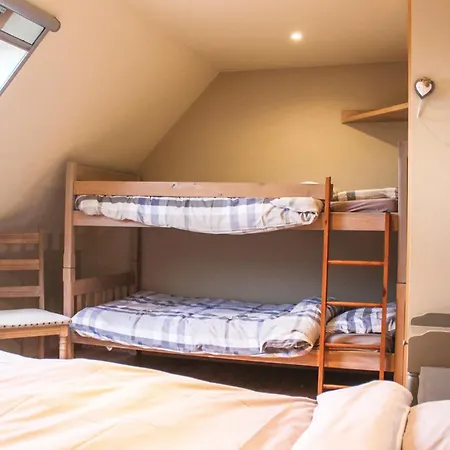 6 Bedroom Lovely In Holiday home *