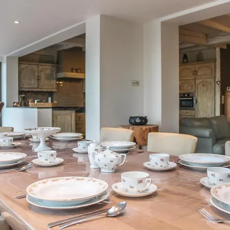 6 Bedroom Lovely In